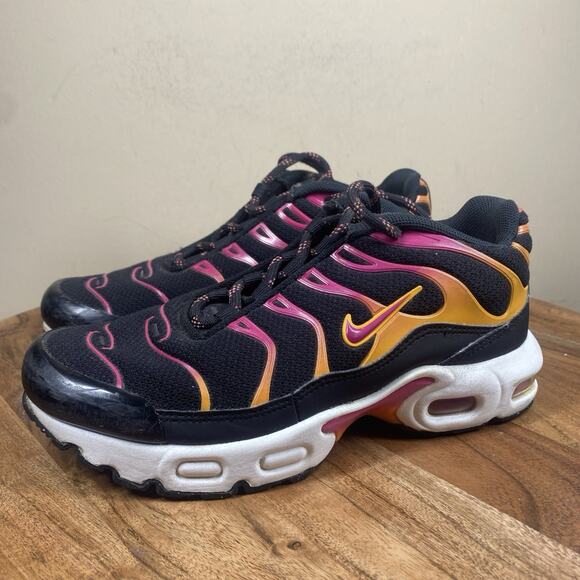 Nike Air Max Plus Active Pink Girls Black Pink Orange Size 2Y Shoes DX9265-001 - Picture 2 of 9